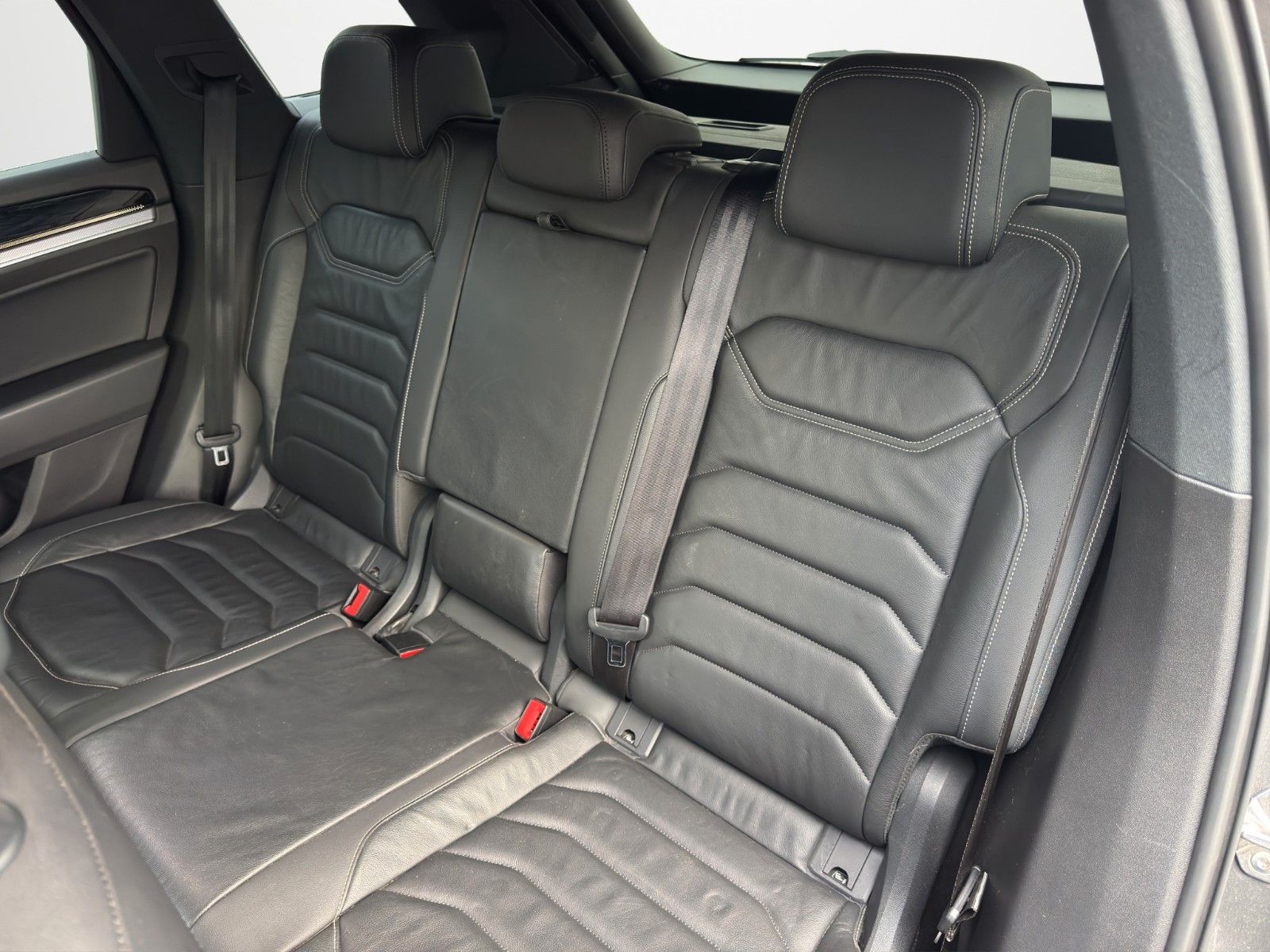 Fahrzeugabbildung Volkswagen TOUAREG 3.0 TDI 2xR-LINE HUD KAM TOTW ACTIV