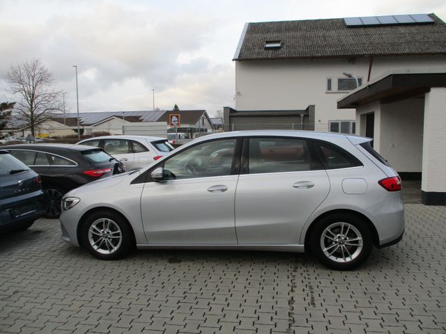 Mercedes-Benz B 180 d NAVI LEDER KAMERA TOTWIN SPURH SITZH PDC