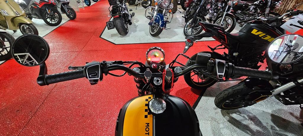 Moto Guzzi V9 Bobber 