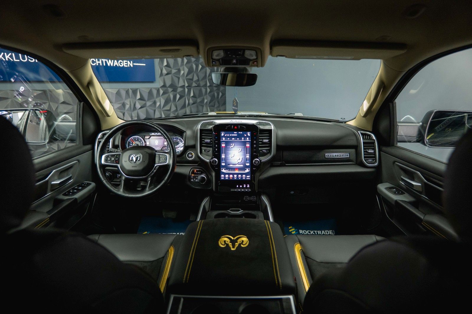 Fahrzeugabbildung Dodge RAM 5.7 V8 HEMI 4x4 OFFROAD Night GOLD EDITION