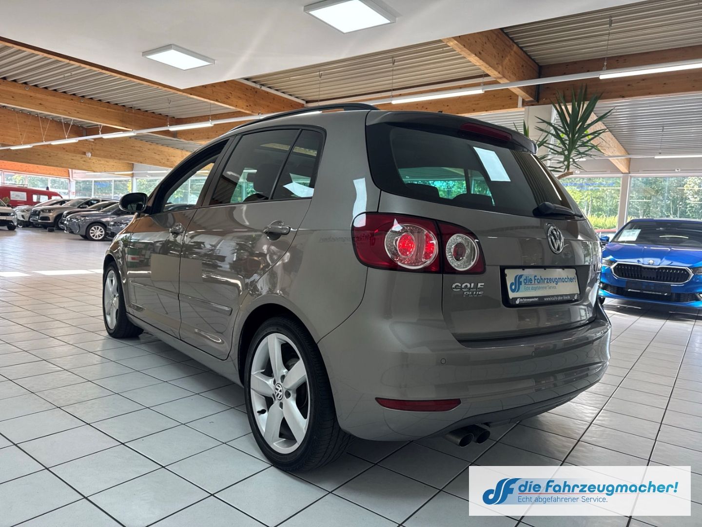 Fahrzeugabbildung Volkswagen Golf Plus VI Life Navi Dyn. Kurvenlicht 2-Zonen-
