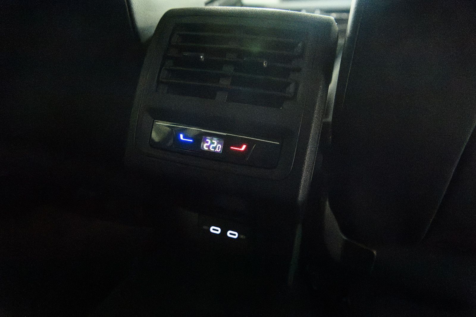 Fahrzeugabbildung Volkswagen Golf VIII Var. 1.5 TSI 110 kW+LED+AHK+GJR+TOTWIN