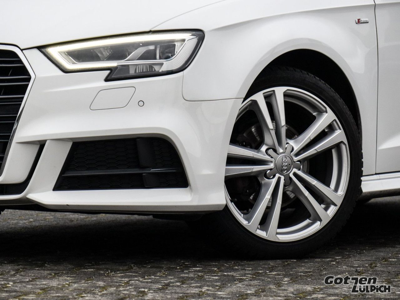 Fahrzeugabbildung Audi A3 Sportback 35 TFSI 1.5 sport Navi Paket S line