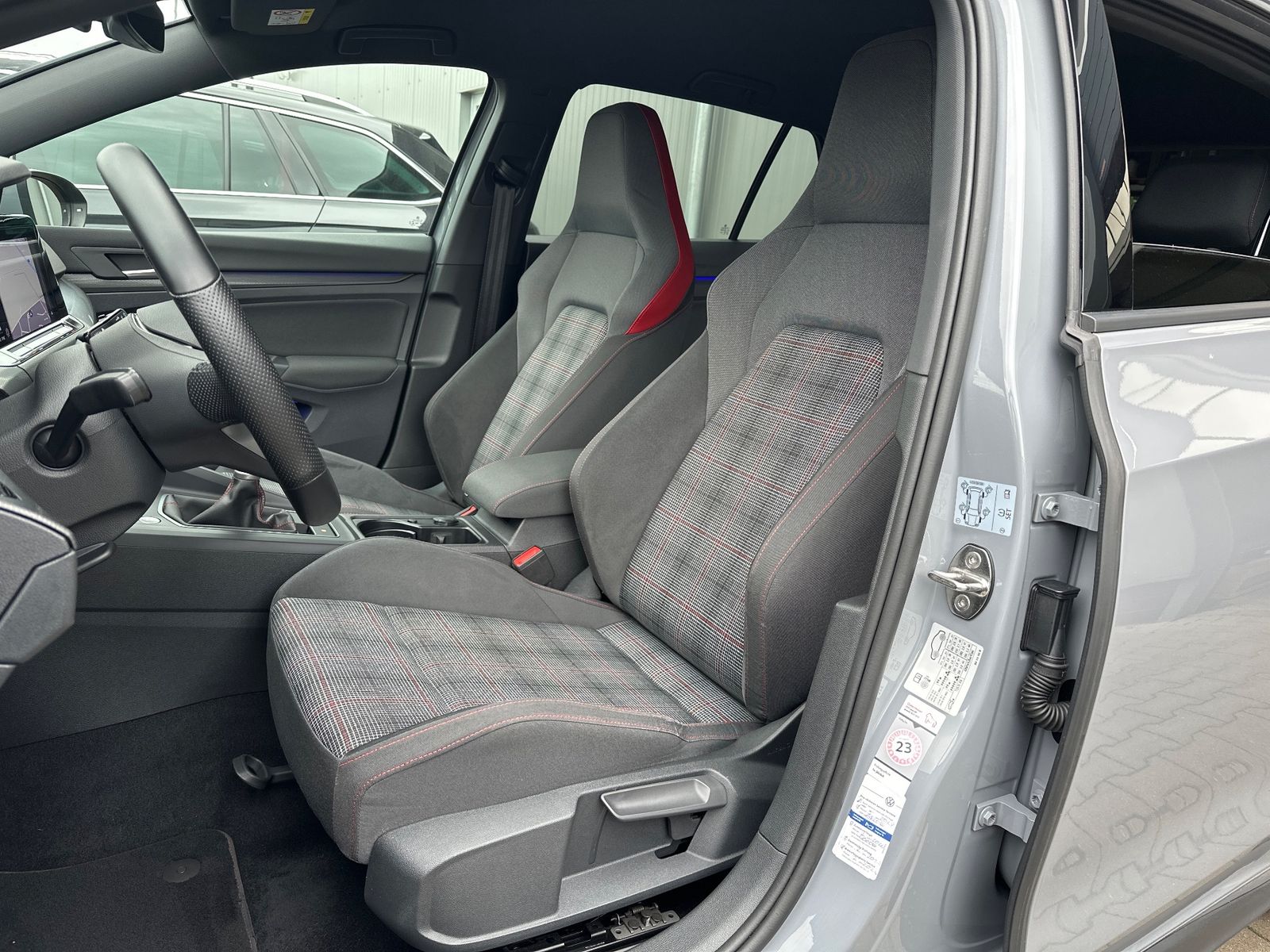 Fahrzeugabbildung Volkswagen Golf 2.0 TSI OPF GTI NAV+LED+KAM+SHZ+KEYLESS