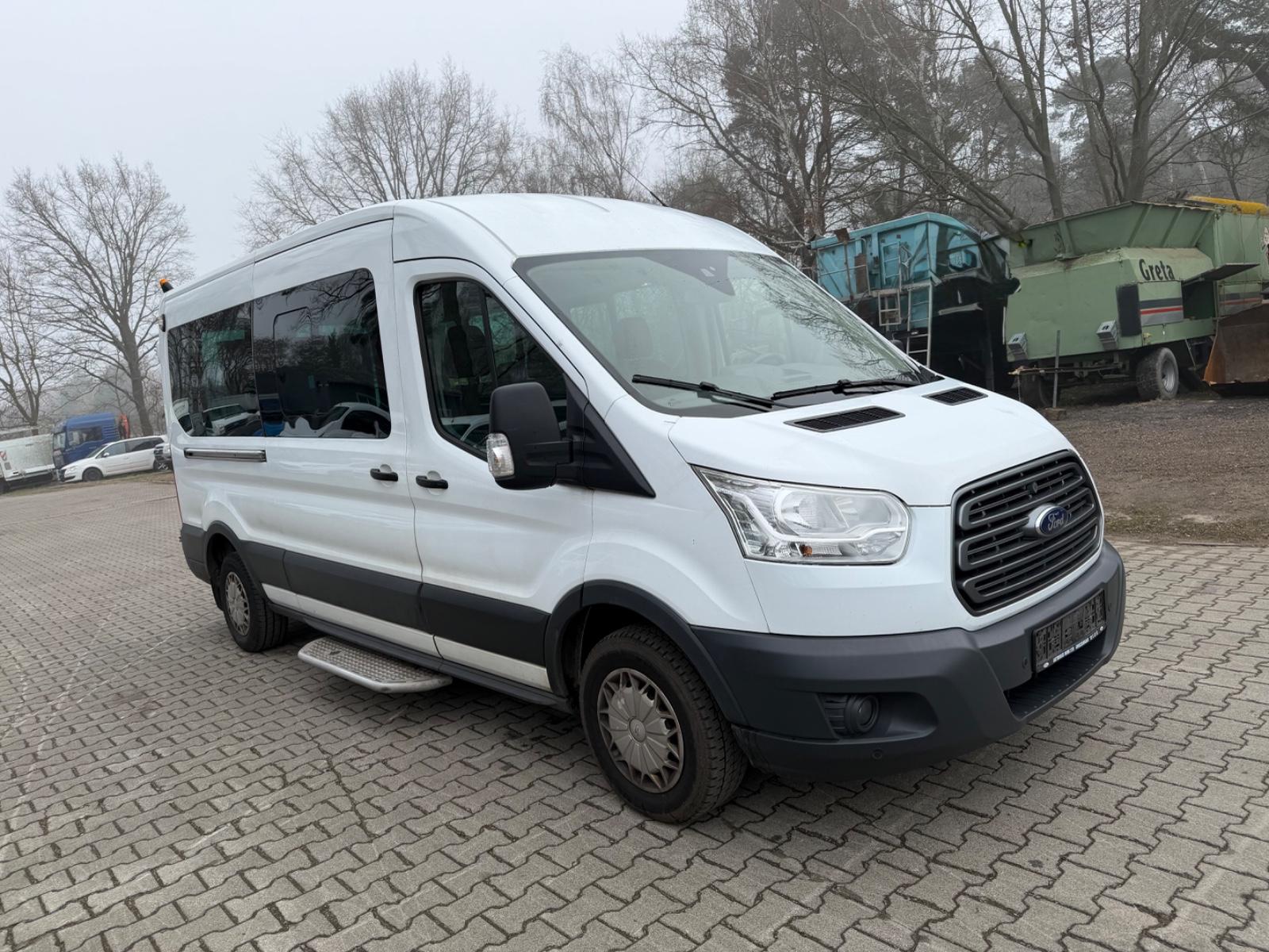 Ford Transit  (Transport für Personen im Rollstuhl)
