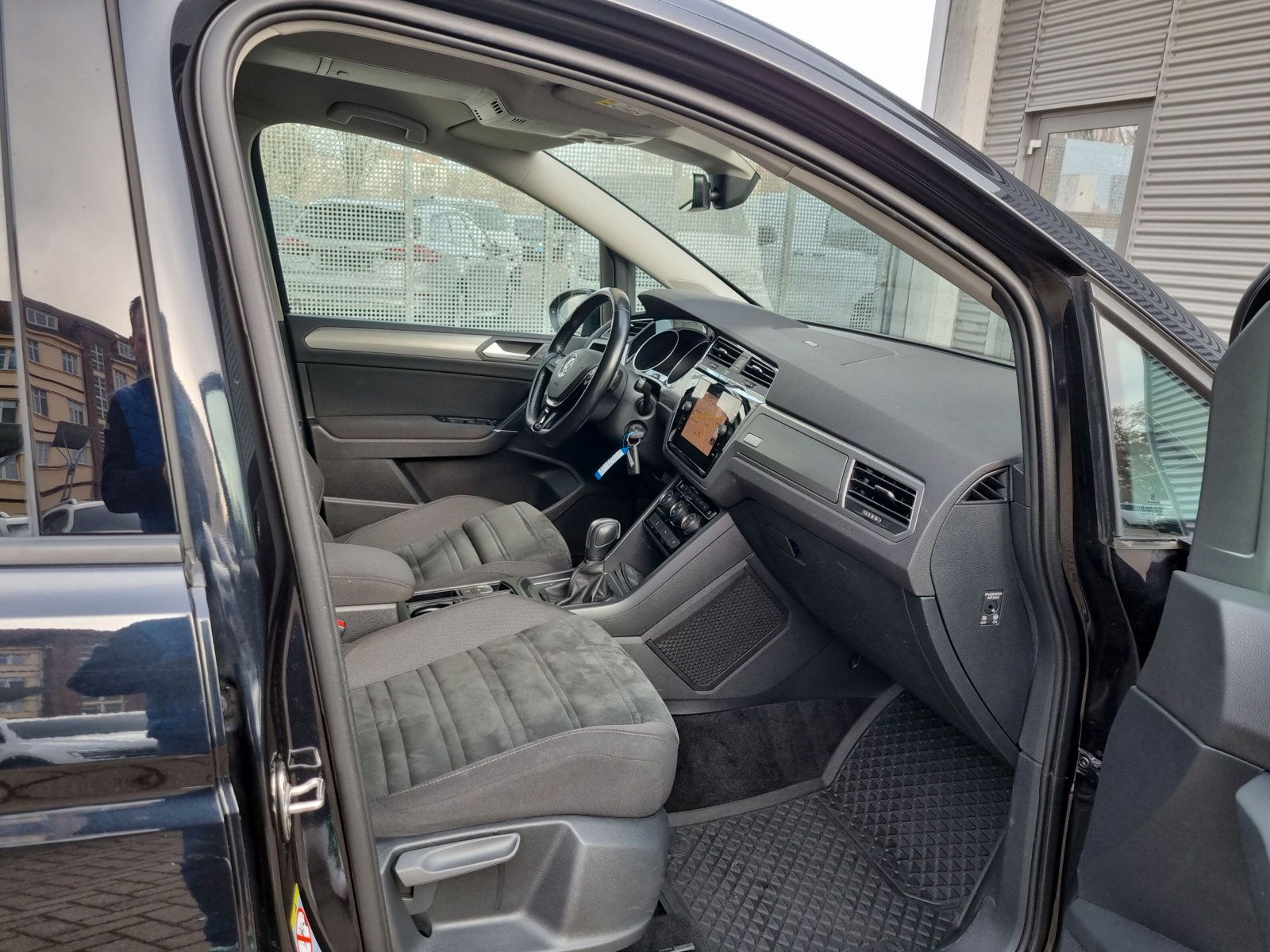 Fahrzeugabbildung Volkswagen Touran 2.0 TDI DSG Comfortline NAVI KAMERA eKLAP