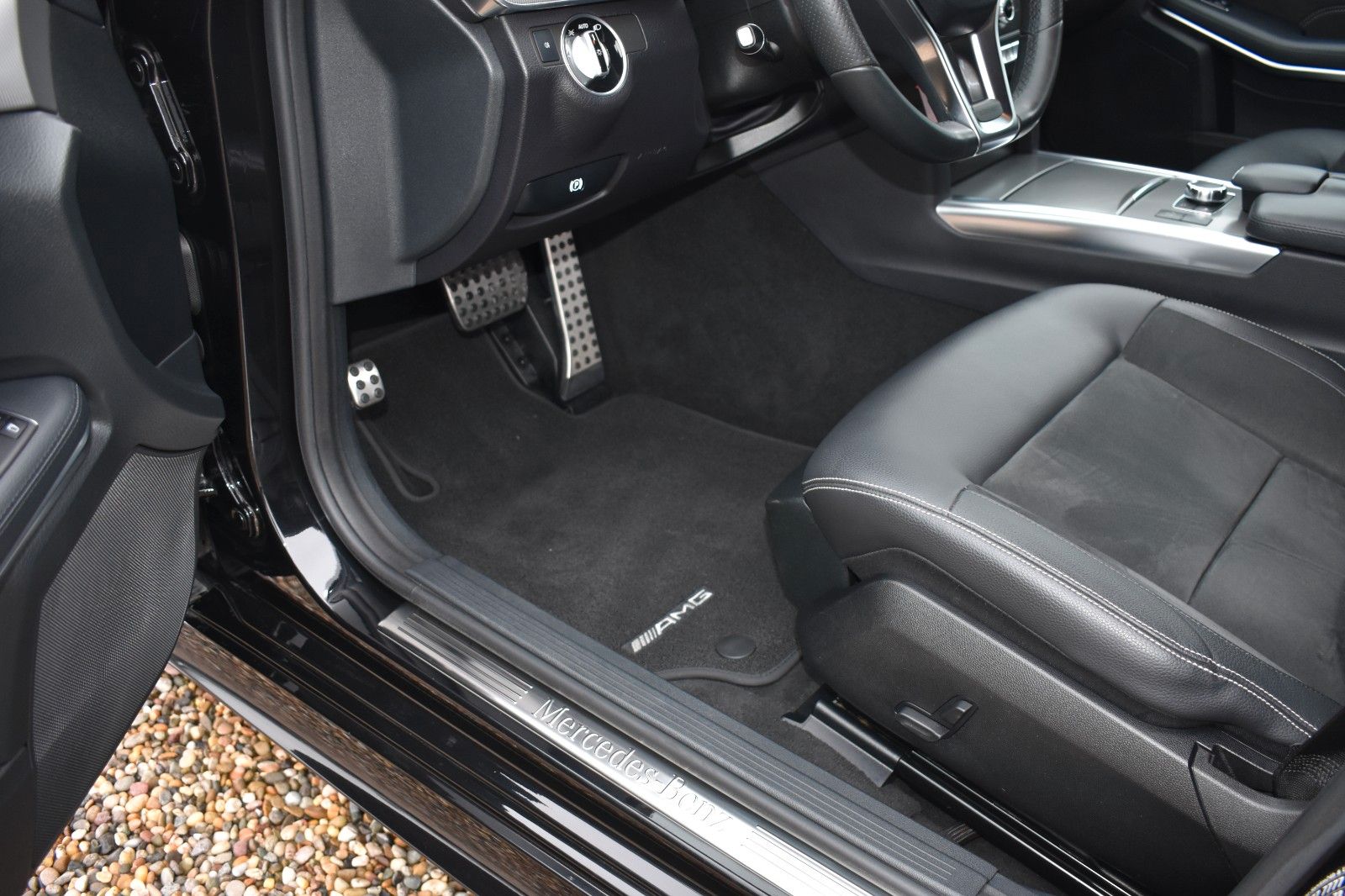 Fahrzeugabbildung Mercedes-Benz E 400 T Edition 4Matic AMG Night-Paket AHK