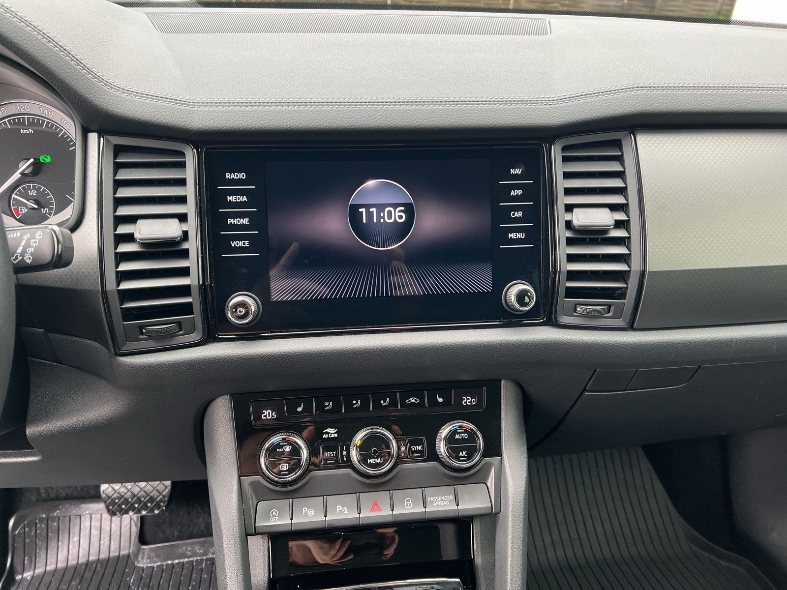 Skoda Kodiaq 2.0 TDI DSG 4x4 Clever MATRIX KAMERA AHK  foto 17