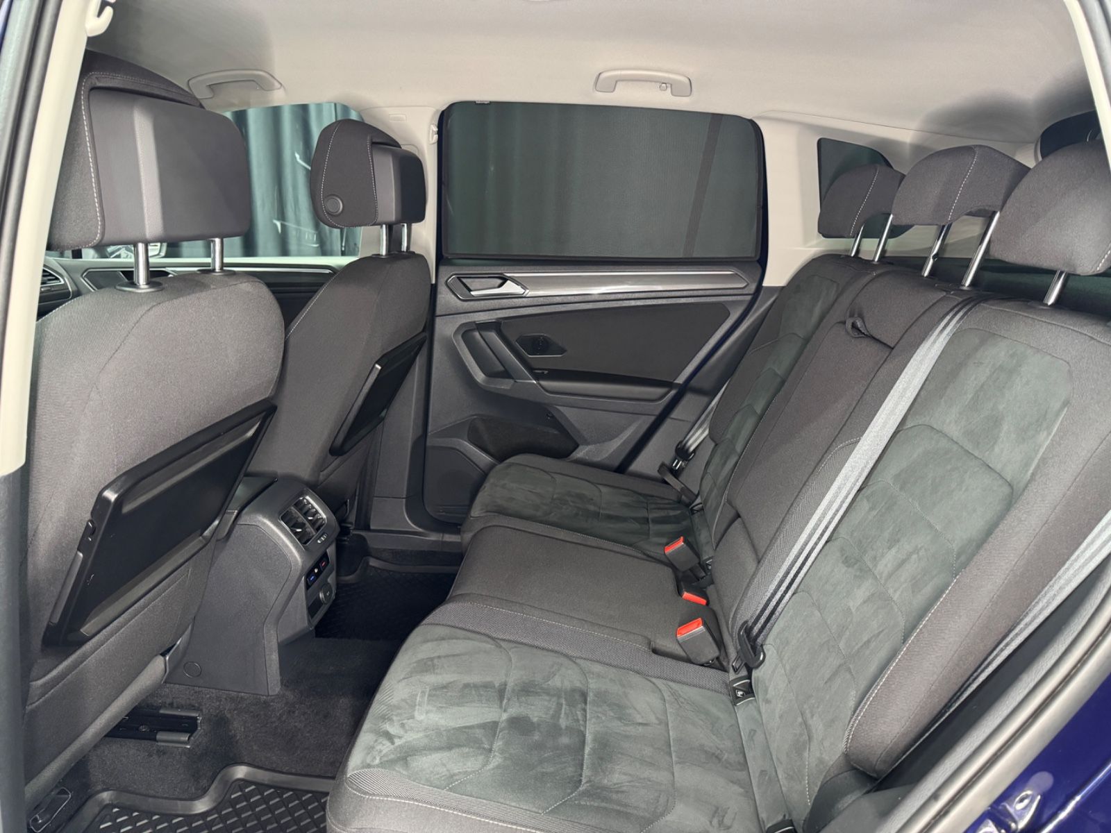 Fahrzeugabbildung Volkswagen Tiguan Highline 4Motion|MASSAGE|AHK|HEAD-UP|DSG|