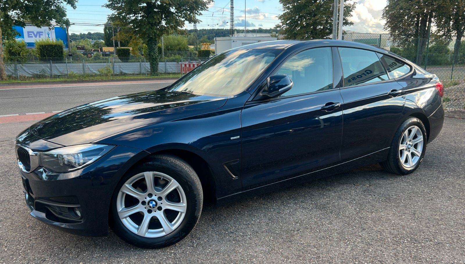 BMW 318 Gran Turismo - 1