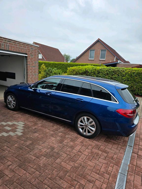 Image of Mercedes-Benz C 220