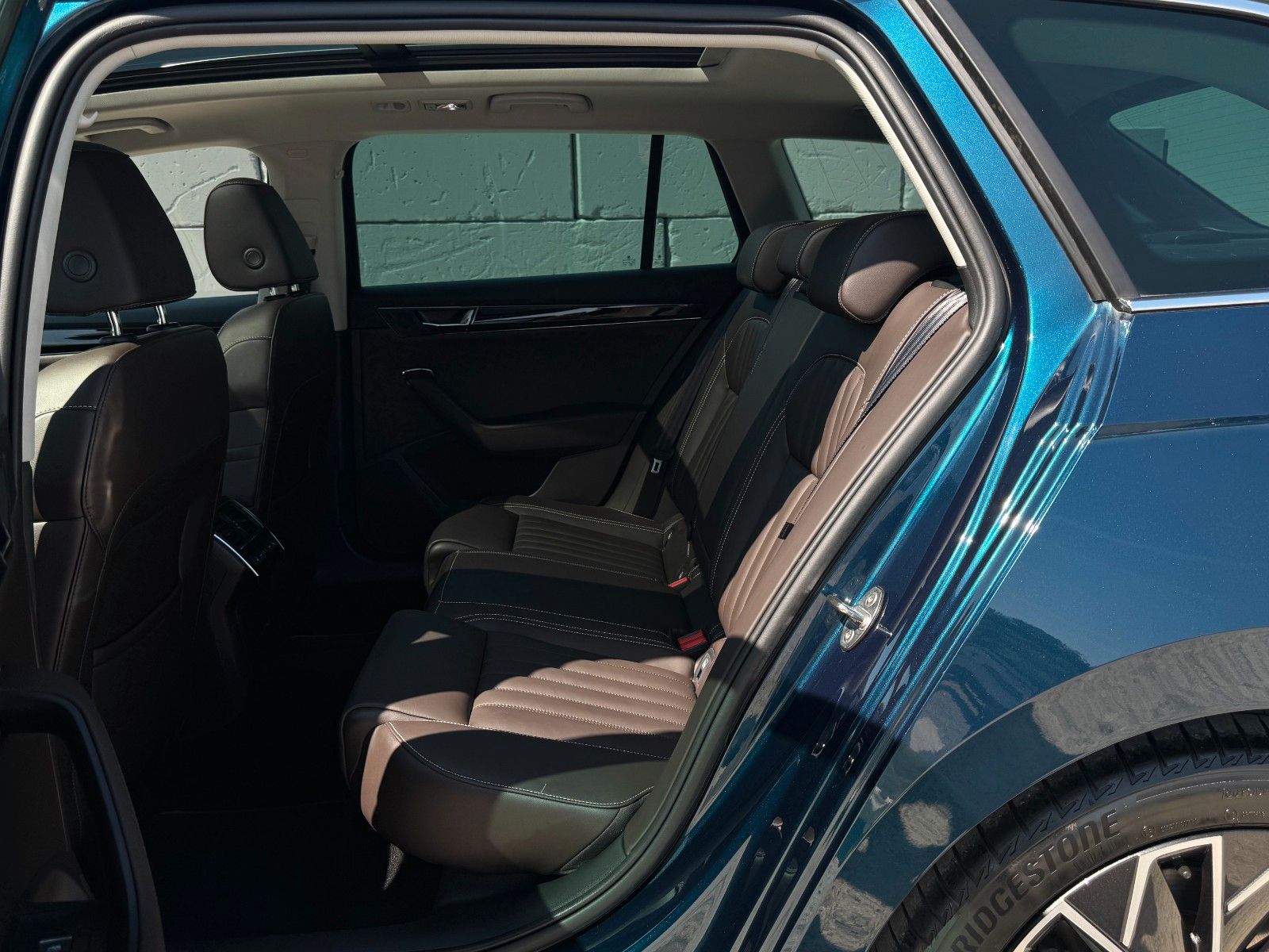 Fahrzeugabbildung SKODA Superb 2.0 TSI L&K Canton Pano Mem. ACC AHK LED