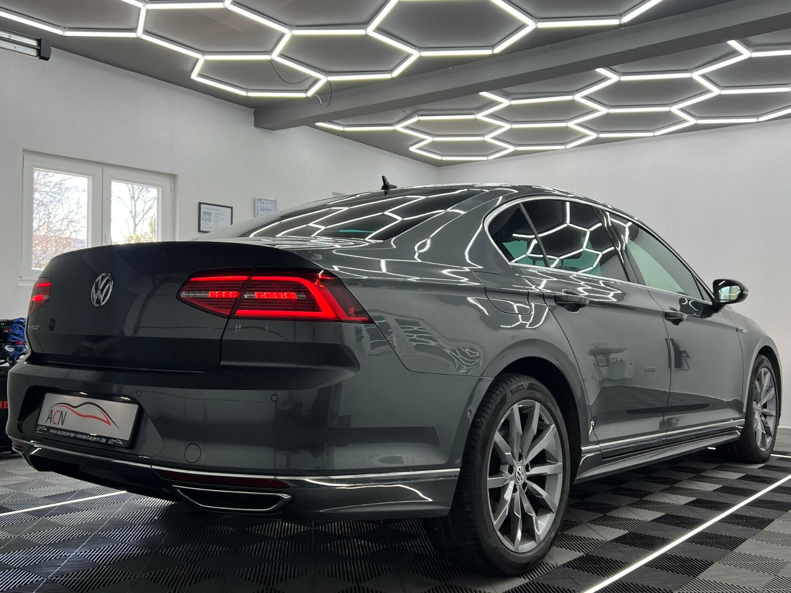 Fahrzeugabbildung Volkswagen Passat Lim. Highline 4Motion R-LINE/ACC/AHK/STHZ