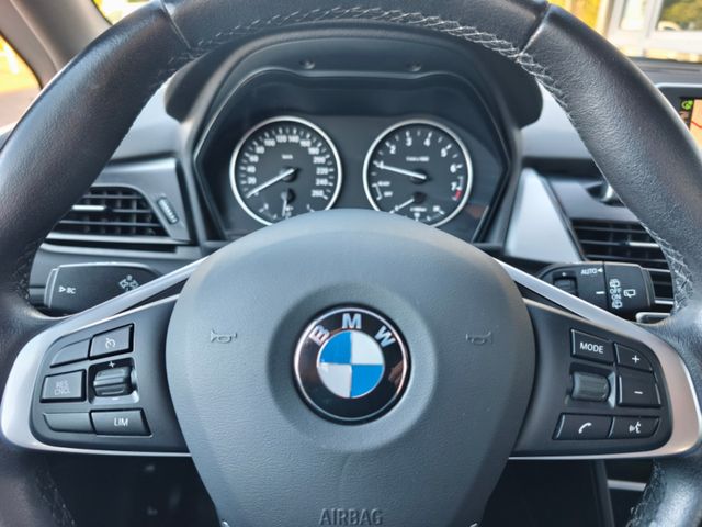 BMW 218 Active Tourer 218 i*Autom*LED*Navi*SHZ*PDC*