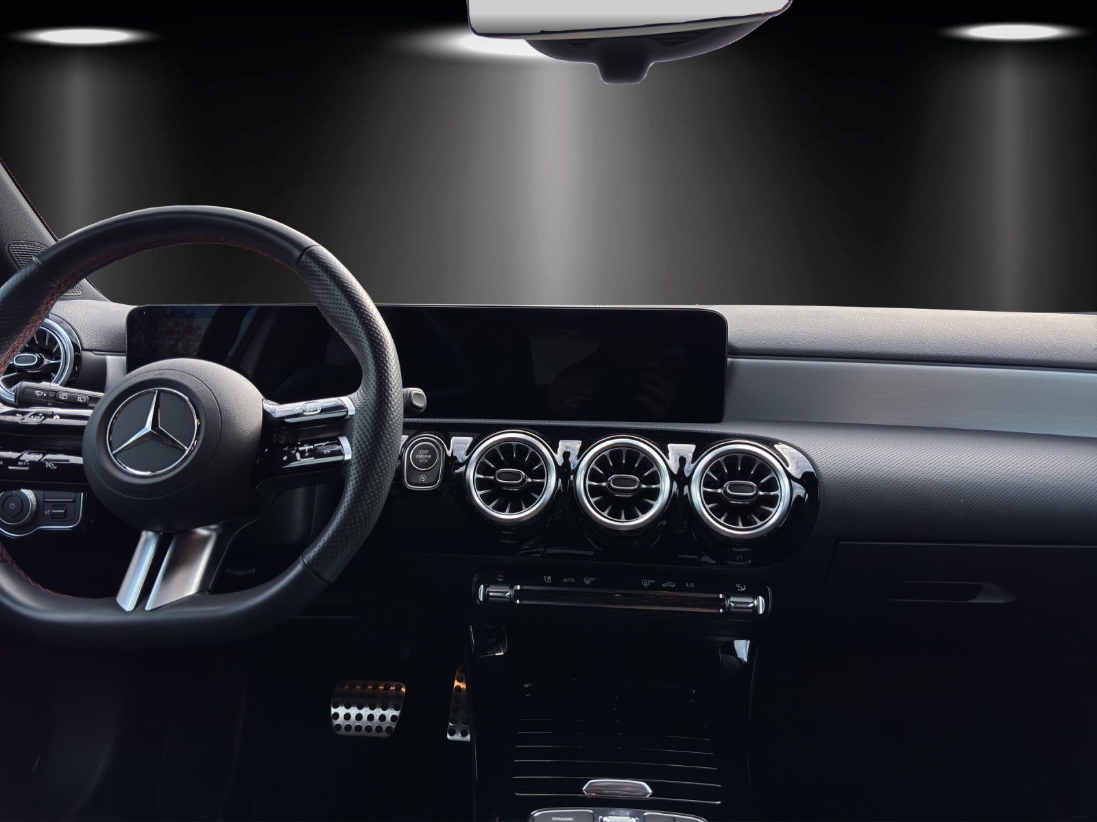 Fahrzeugabbildung Mercedes-Benz A 180 d AMG Distro KeyGO NIGHT Kamera LED