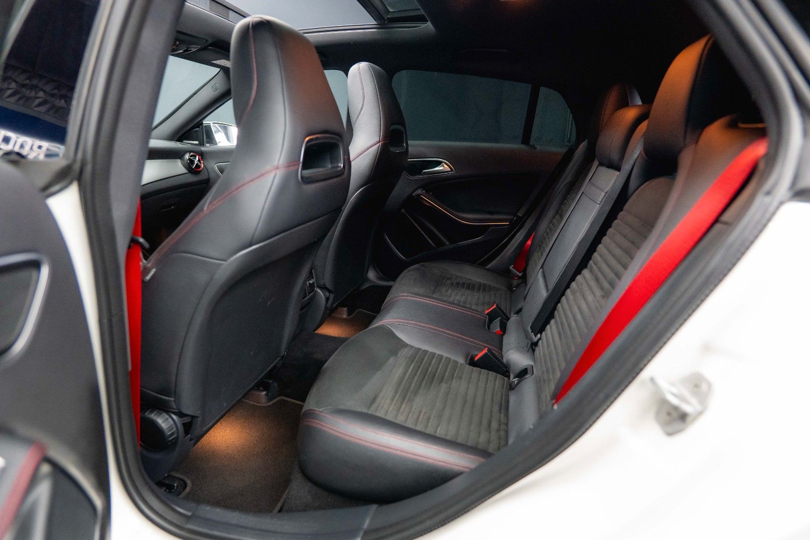 Fahrzeugabbildung Mercedes-Benz CLA 250 Shooting Brake 4Matic AMG Night Pano LED