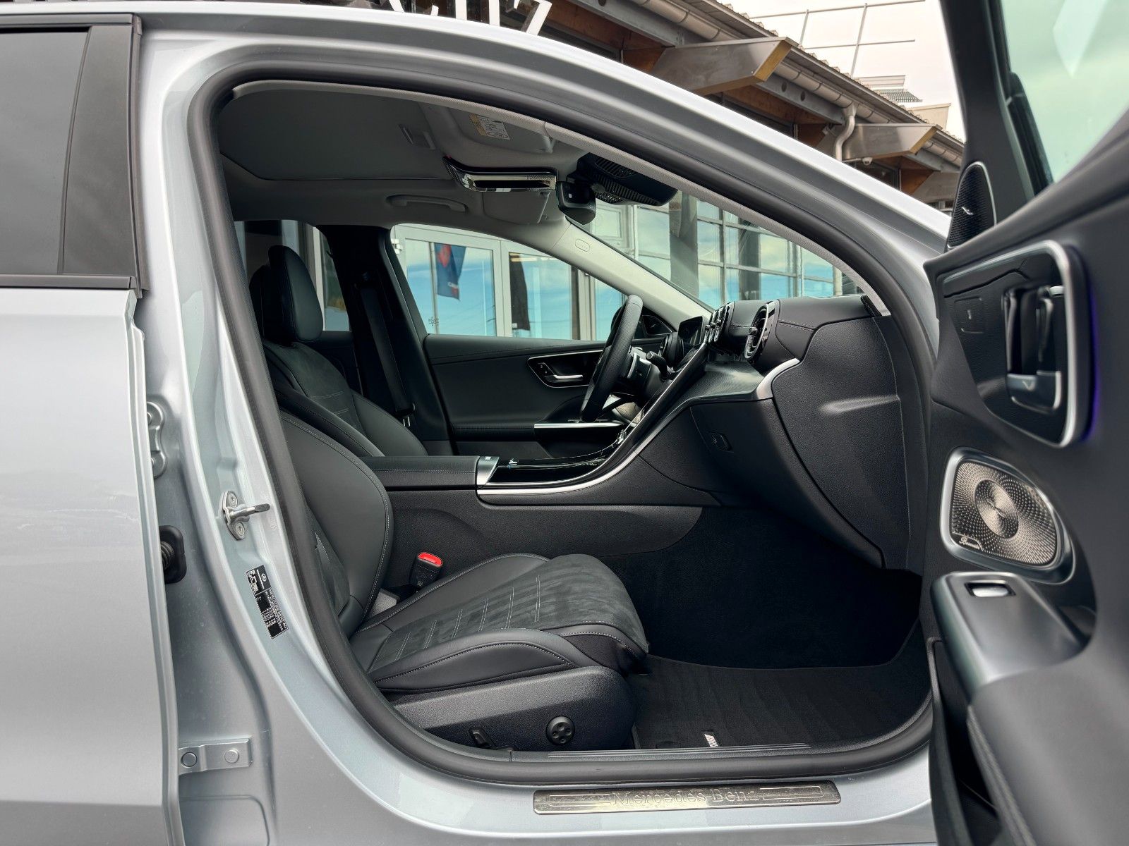 Fahrzeugabbildung Mercedes-Benz C 220 d AMG Distr+Burm+S-Dach+Ambiente