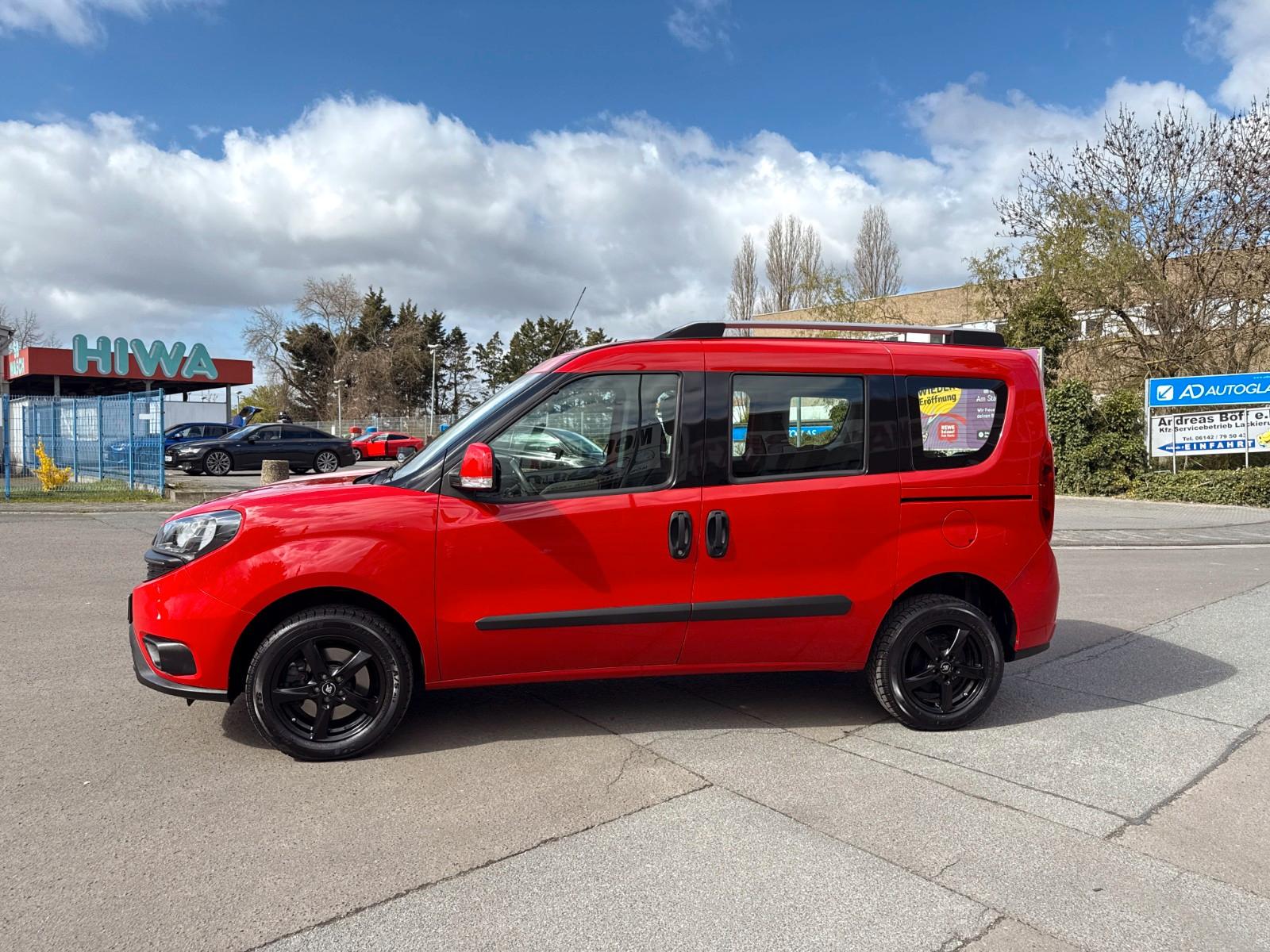 Fiat Doblo 1.4 16V LOUNGE (AHK*5xSITZER*NAVI*PDC*TEL)