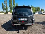 Mitsubishi Pajero - graue Mitsubishi Pajero