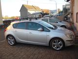 Opel Astra 1.6 Turbo Sport 132kW Automatik Sport - Opel Astra aus 2010: Turbo