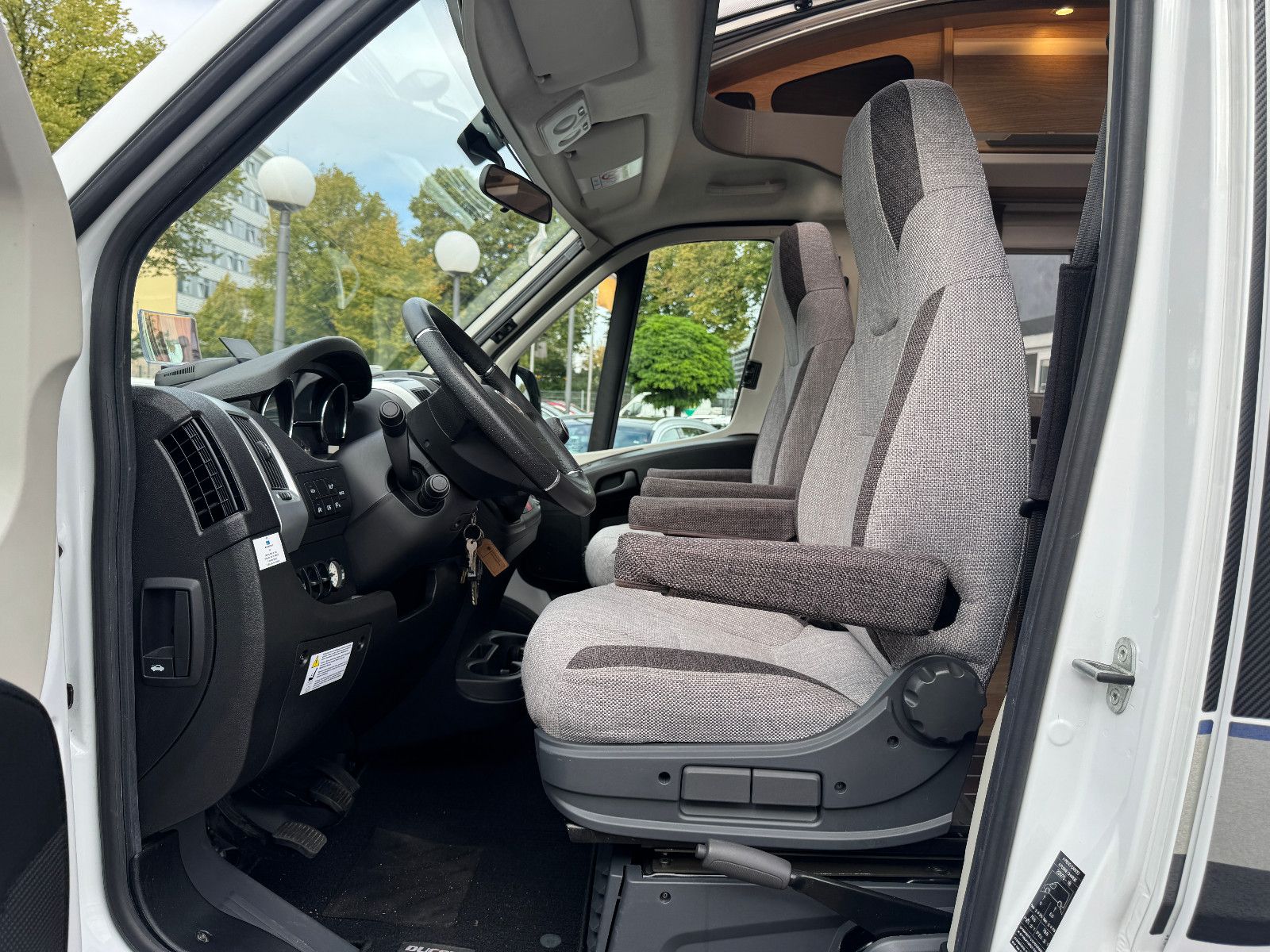 Fahrzeugabbildung Knaus SKI TI 650 MF PLATINUM SELECTION LUFTFEDERUNG 1H
