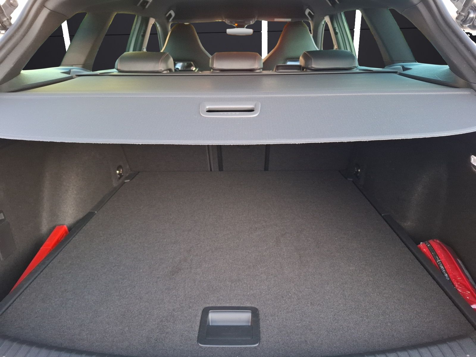 Fahrzeugabbildung CUPRA Leon ST VZ DSG 4Drive LED AHK Navi Beats LHZ ACC