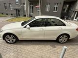 Mercedes-Benz C 180 - Mercedes-Benz 220 mit Benzin-Antrieb: Automatik