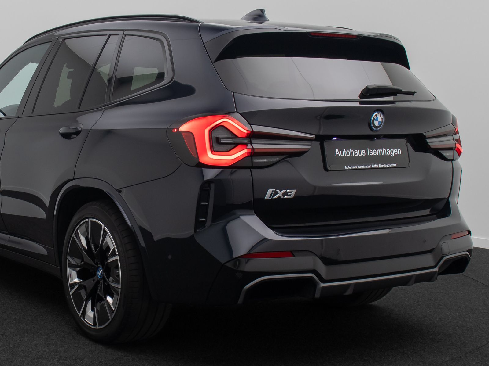 Fahrzeugabbildung BMW iX3 IMPRESSIVE H/K 360&deg;Panorma HUD DAB Sport 20"