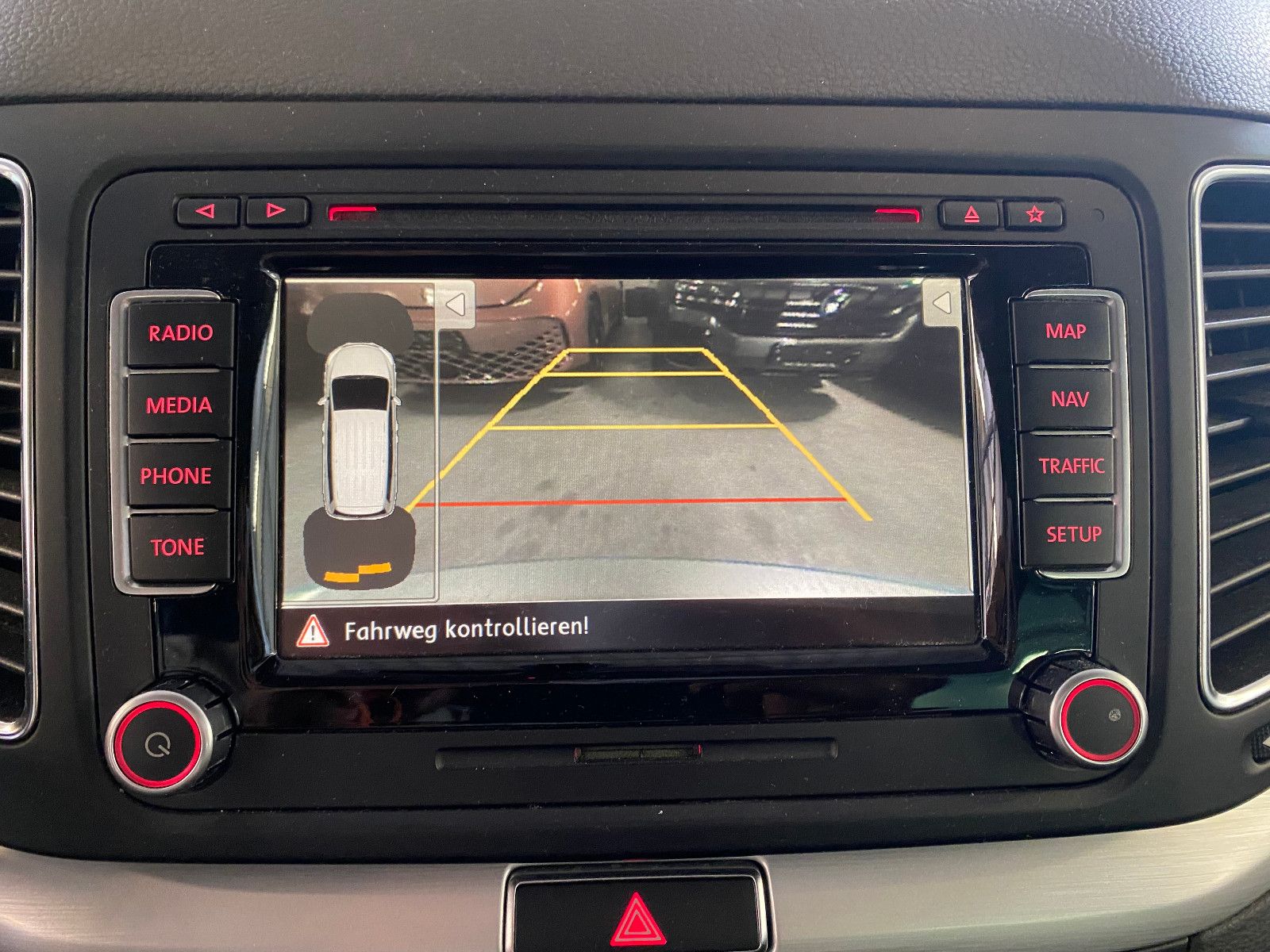 Fahrzeugabbildung Volkswagen Sharan Highline TDI DSG AHK DCC Pano Xenon Sthz