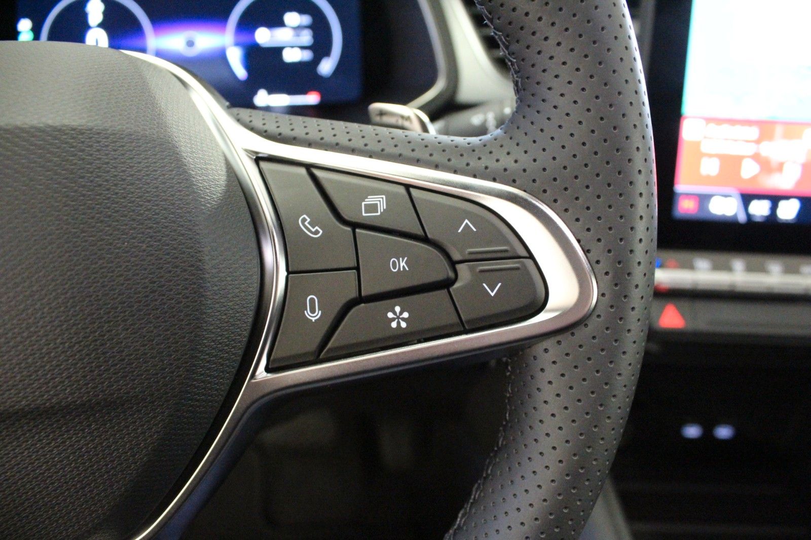 Fahrzeugabbildung Renault Captur Mild Hybrid 140 Techno *Navi* Sitzhzg*