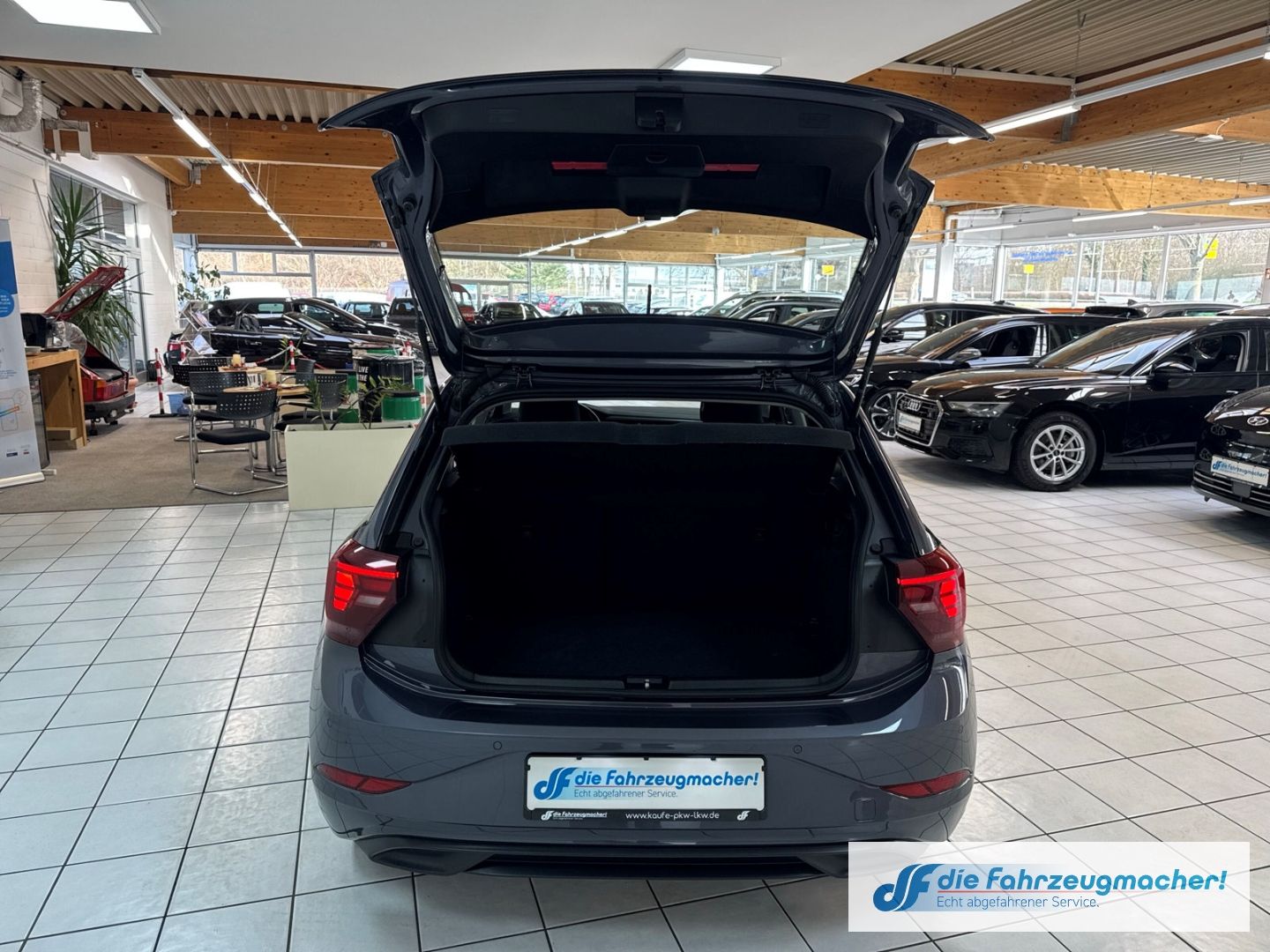 Fahrzeugabbildung Volkswagen Polo VI Life Navi Digitales Cockpit LED ACC Appl