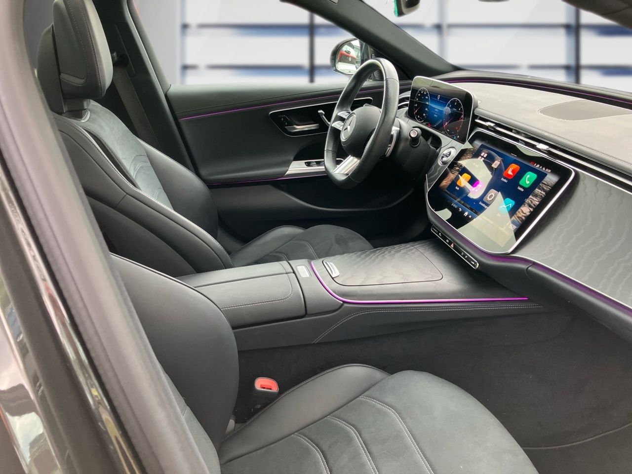 Fahrzeugabbildung Mercedes-Benz E 220 d T AMG AHK Pano Night DigitalL 360° Memor