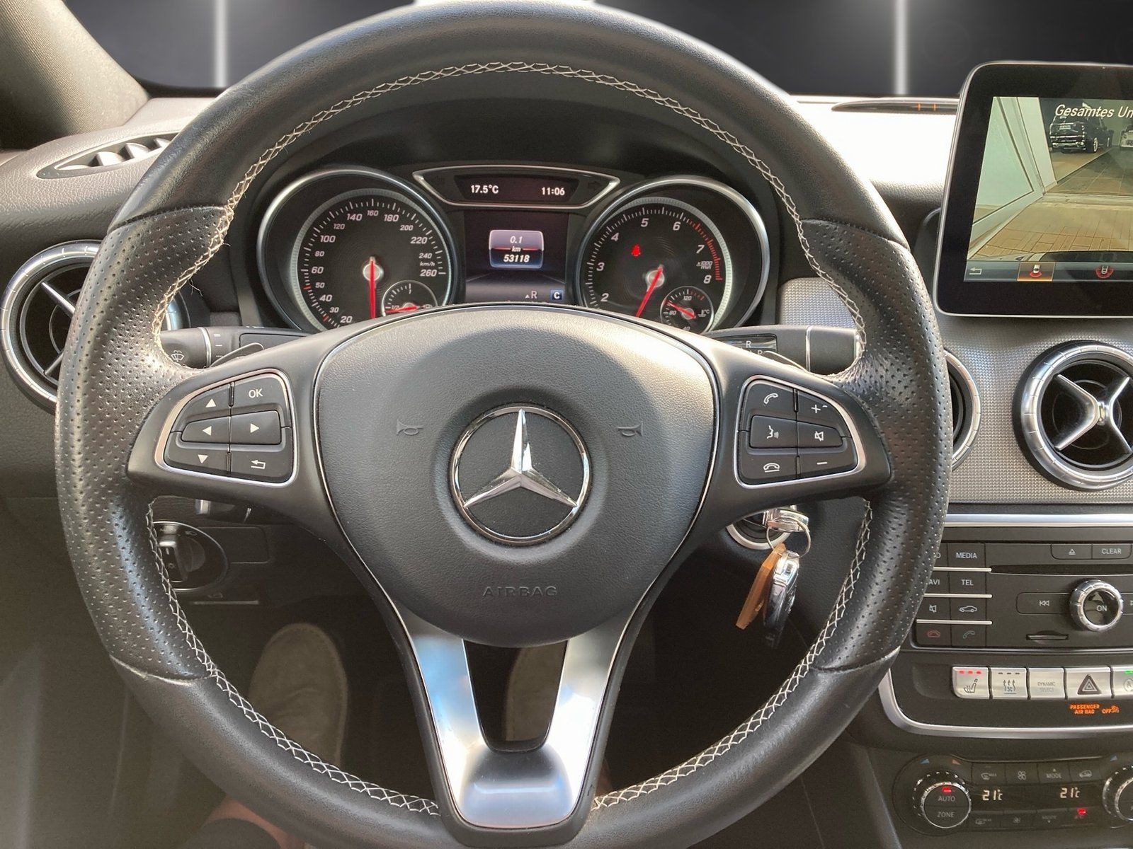 Fahrzeugabbildung Mercedes-Benz CLA 200 Urban*Panorama*Kamera*AHK*LED*Standheiz*