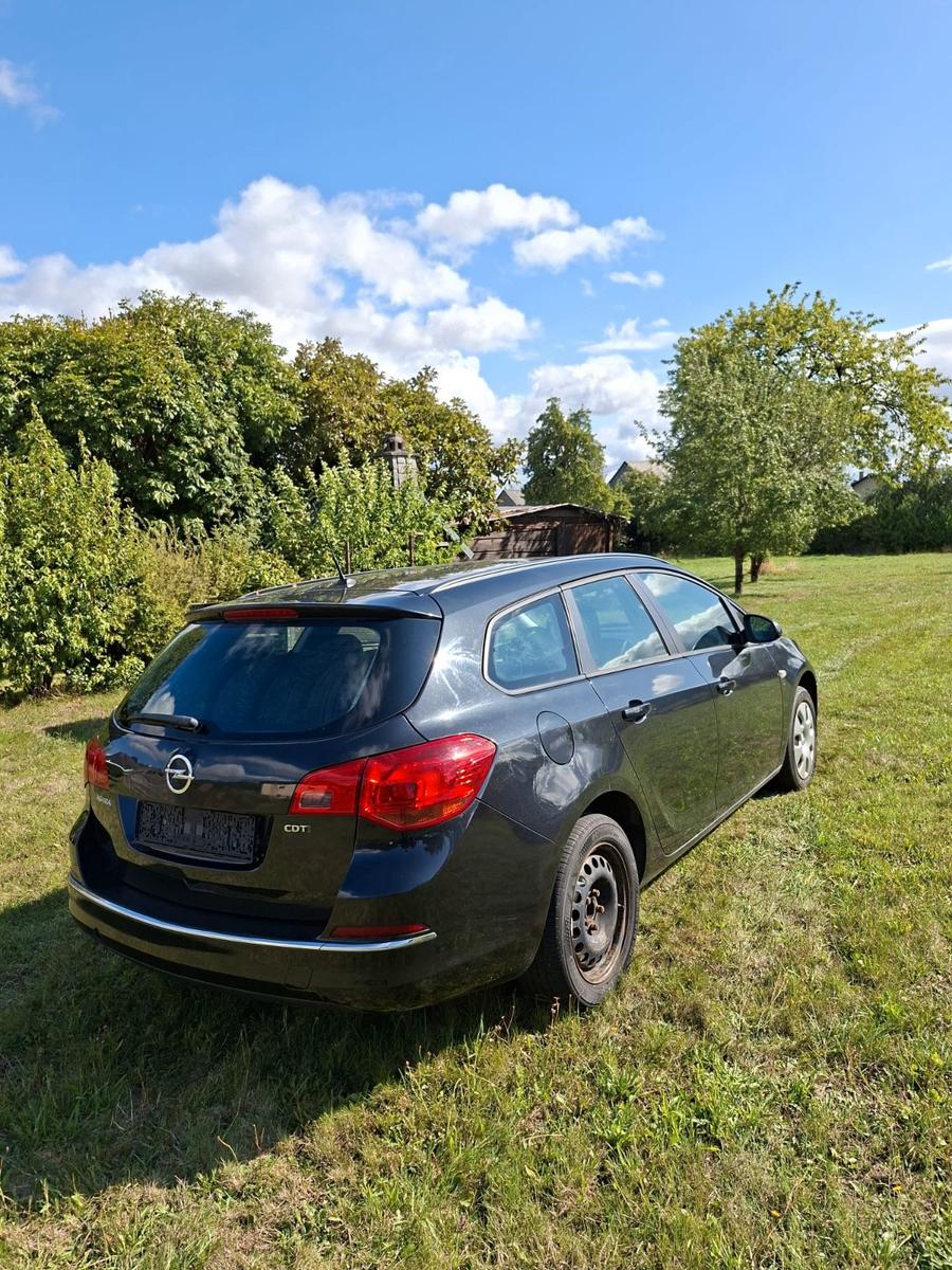 Opel Astra 2014 — engine 1.686 cm³, 101 HP (74kW)