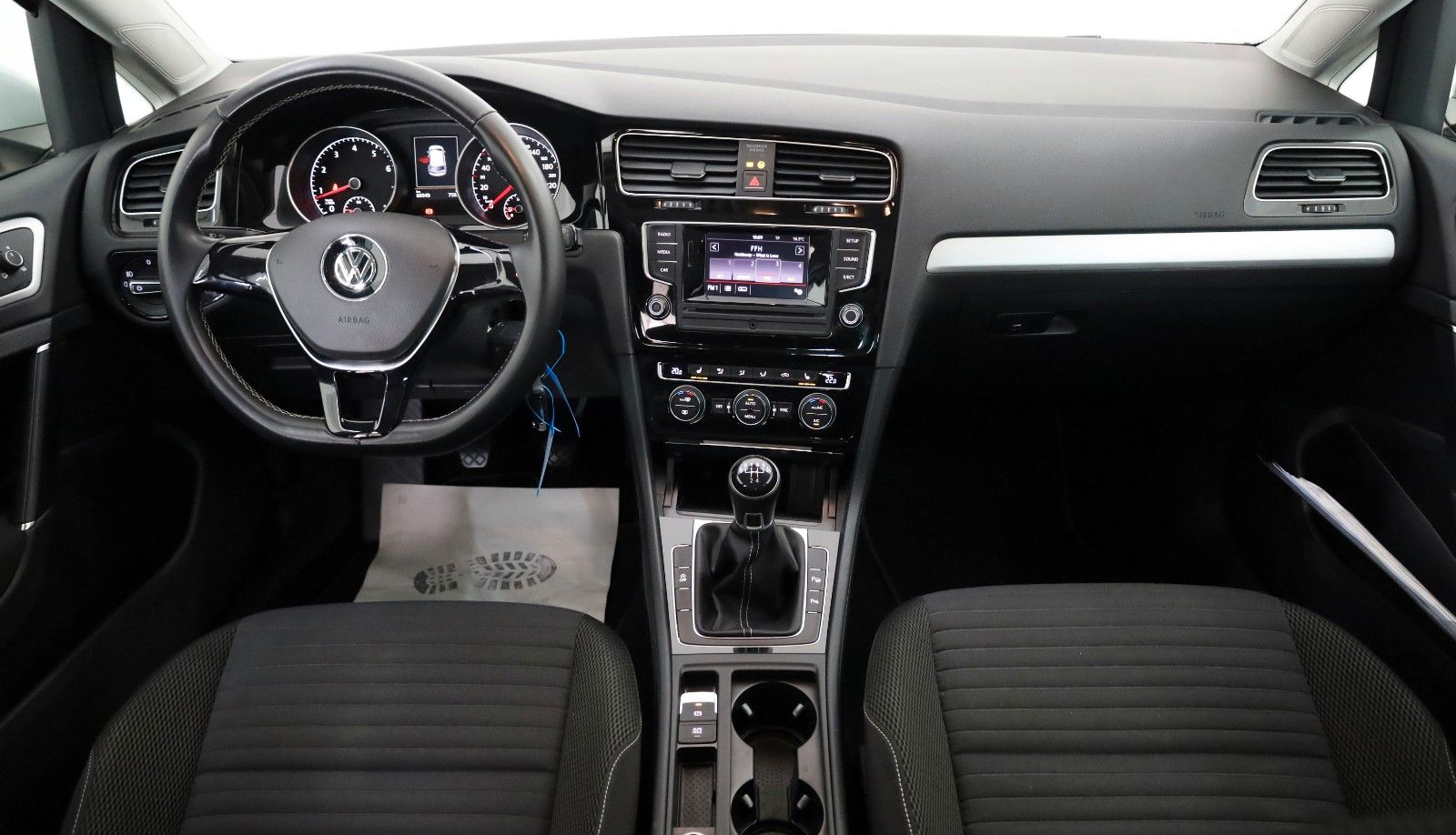 Fahrzeugabbildung Volkswagen Golf VII Lim. Cup SH,PDC vo.+hi.,Allwetterreifen