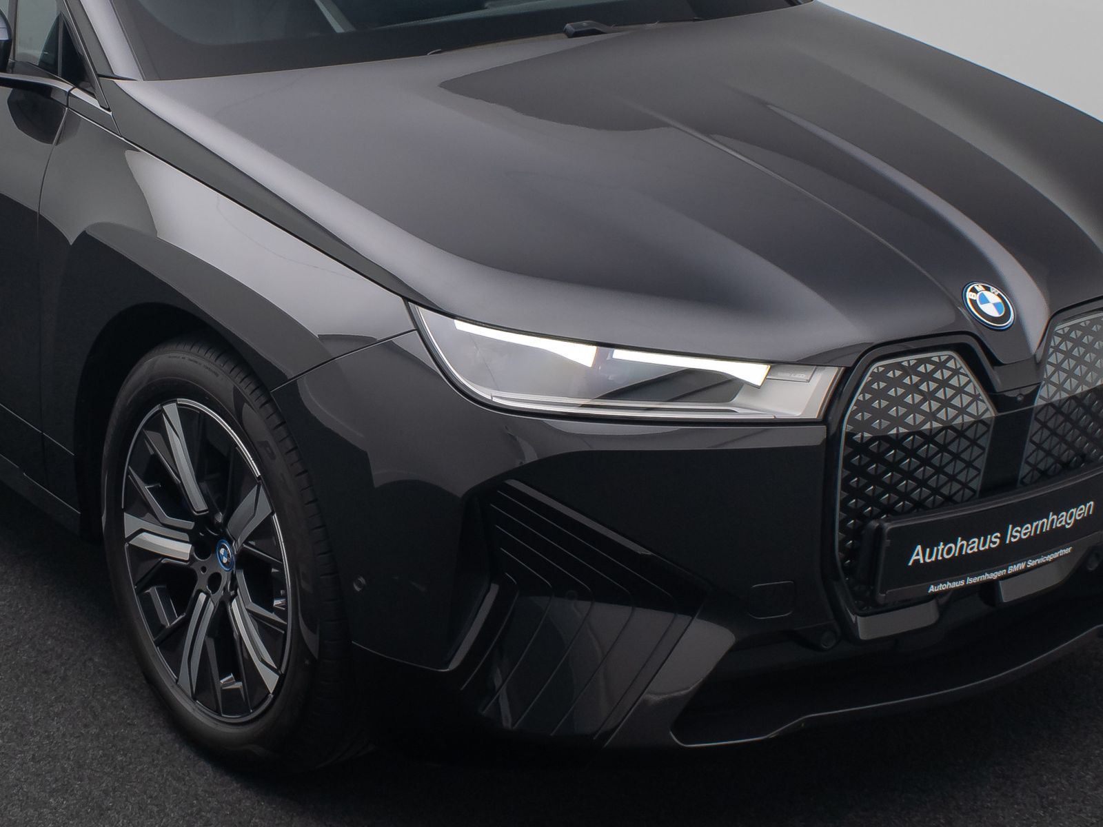 Fahrzeugabbildung BMW iX xD40 Sport 360&deg;DAB AHK Bel&uuml;ftung Komfort 21Zl