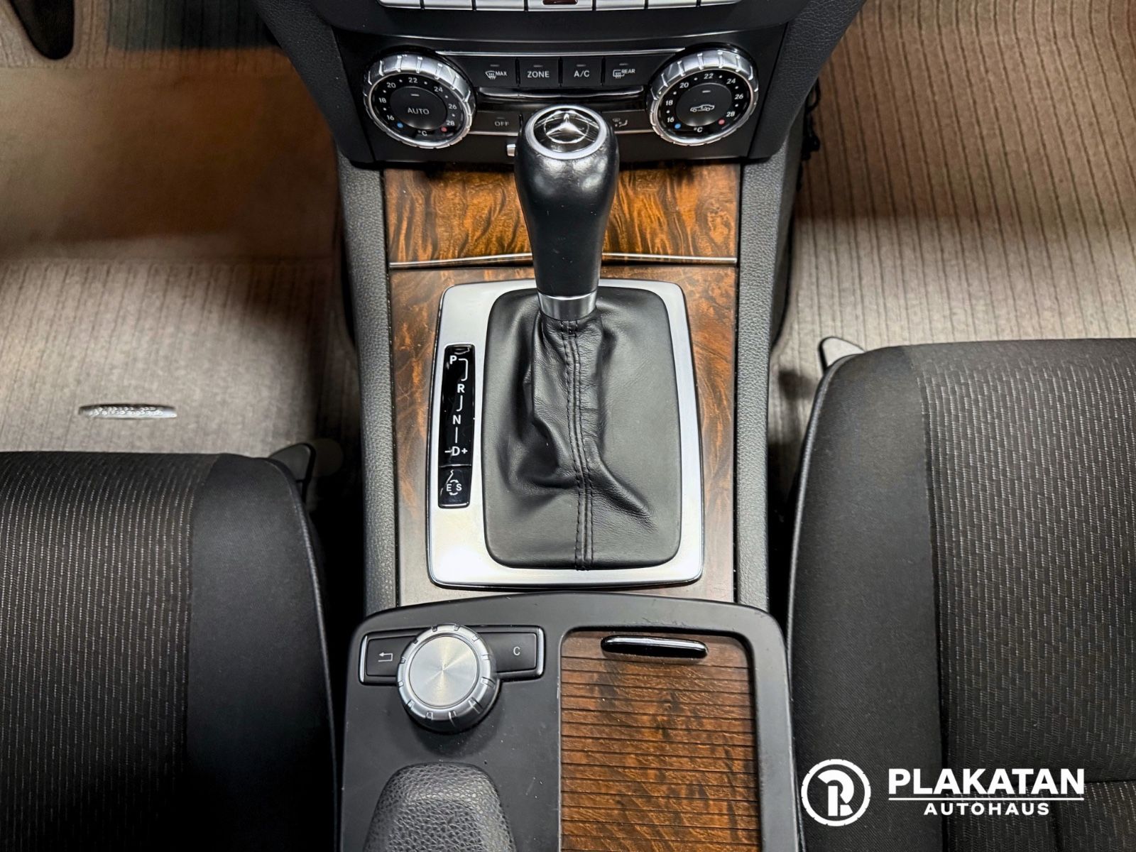 Fahrzeugabbildung Mercedes-Benz C 180CDI T-Model Bi-Xenon Automatik NAVI AHK