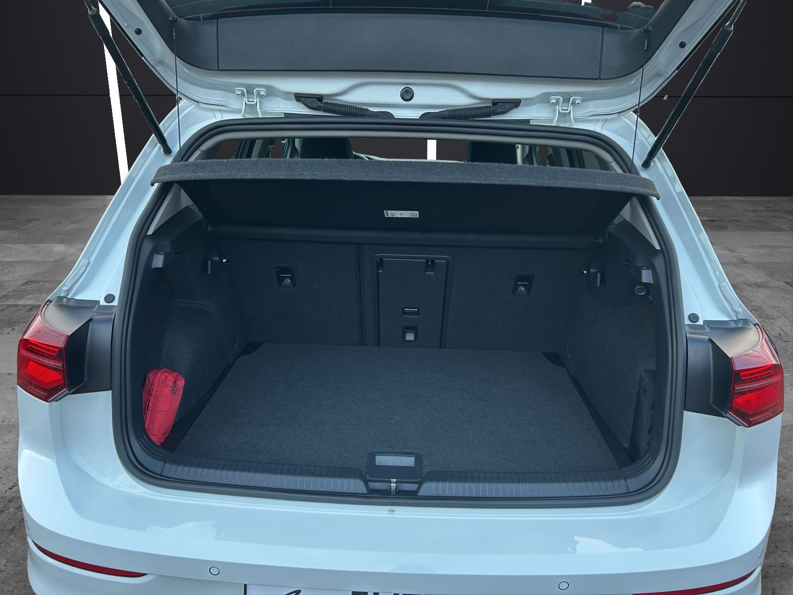 Fahrzeugabbildung Volkswagen Golf VIII TSI DSG MatrixLED Kamera ACC