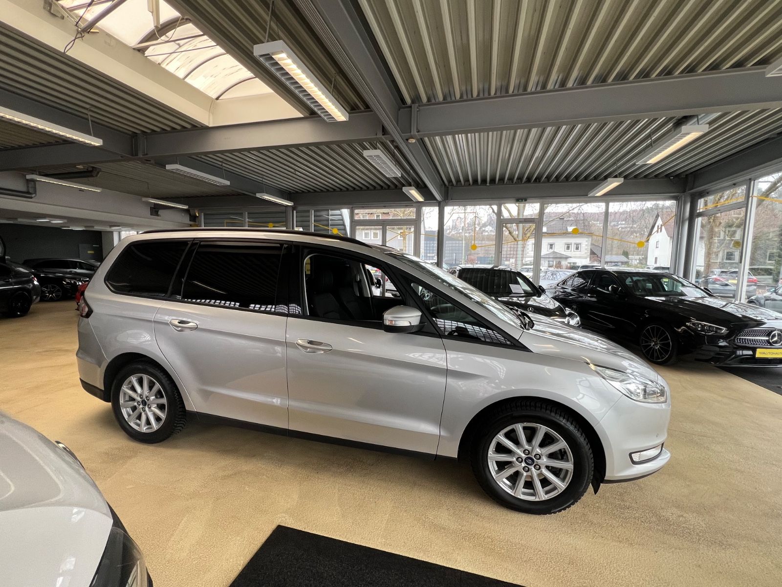 Fahrzeugabbildung Ford Galaxy 2.0 TDCI * 7.SITZER *NAVI*