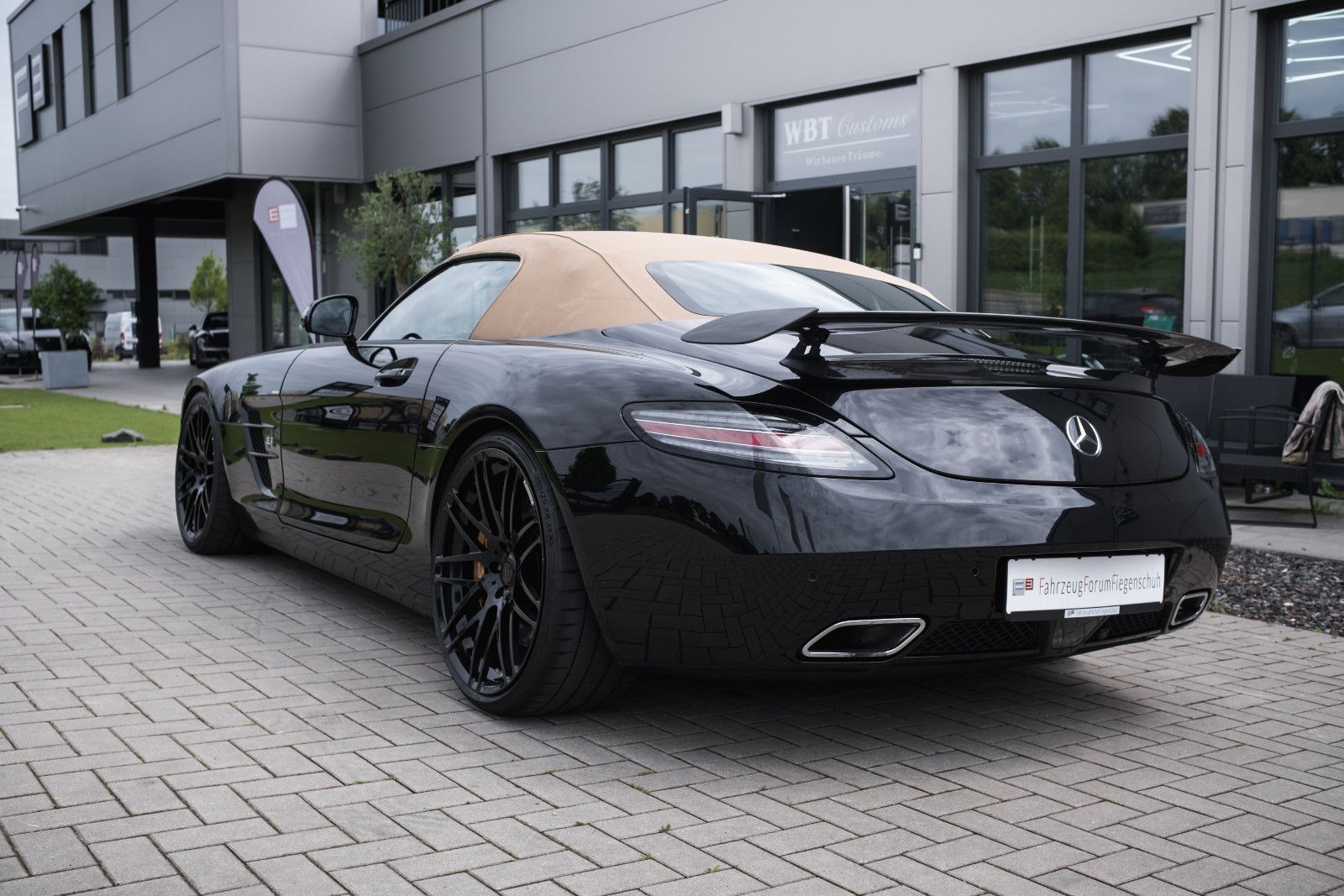 Fahrzeugabbildung Mercedes-Benz SLS AMG Roadster-Rückfahrkamera-Performance-Pak.