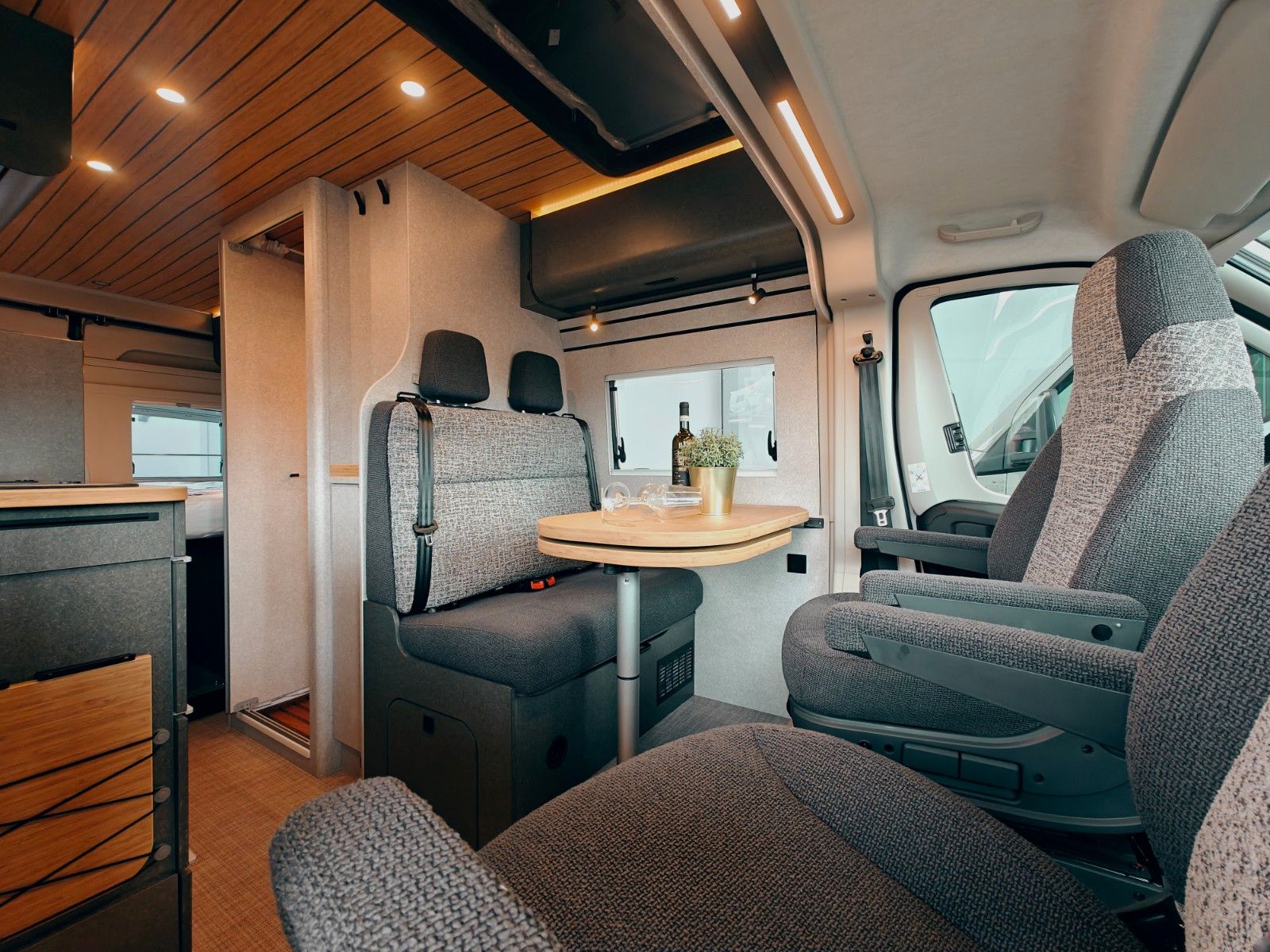 Fahrzeugabbildung HYMER / ERIBA / HYMERCAR HYMER REDWOOD 600 TRAIL 2026