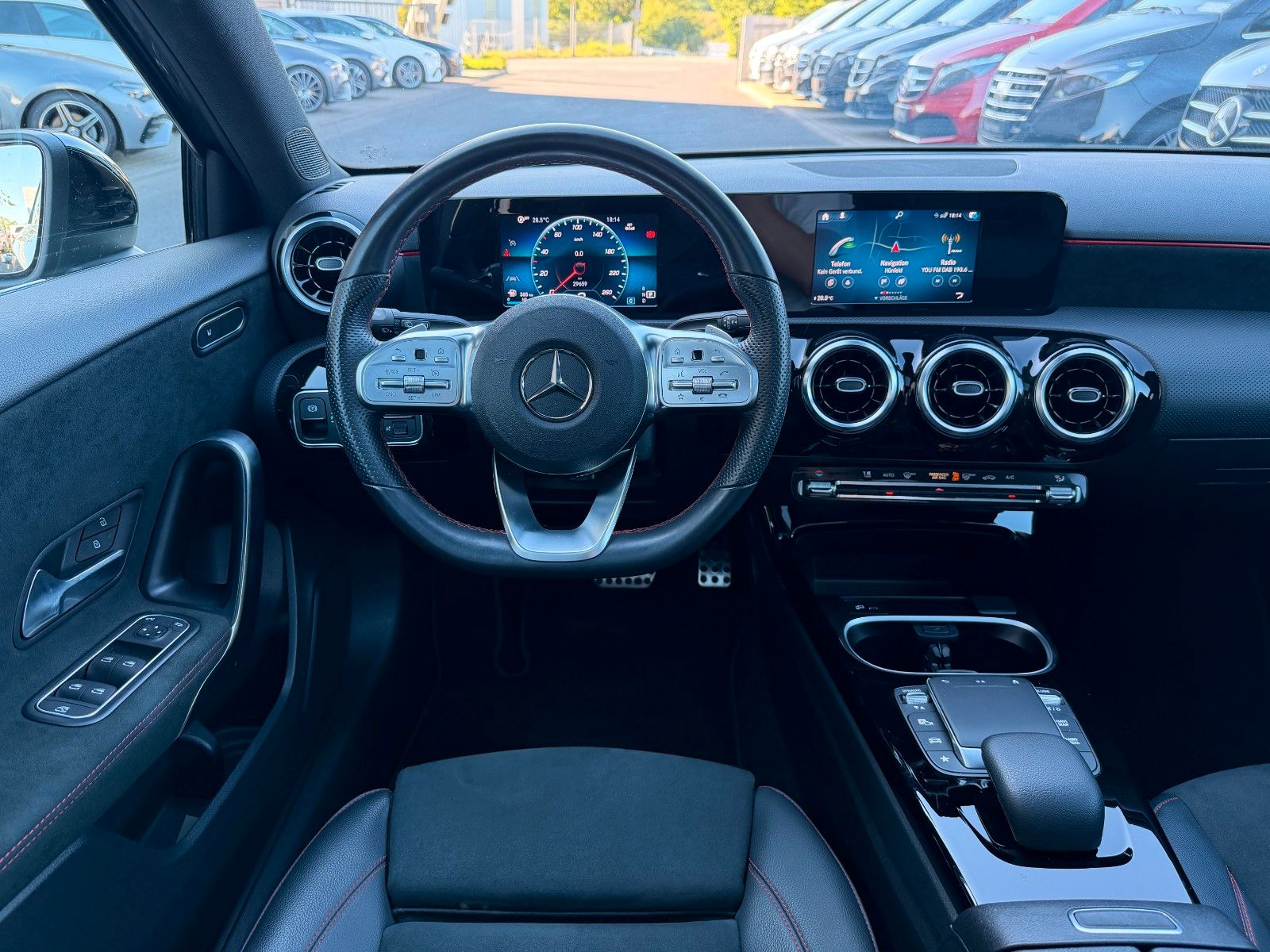Fahrzeugabbildung Mercedes-Benz A 180 AMG Night+Pano+LED+Carplay