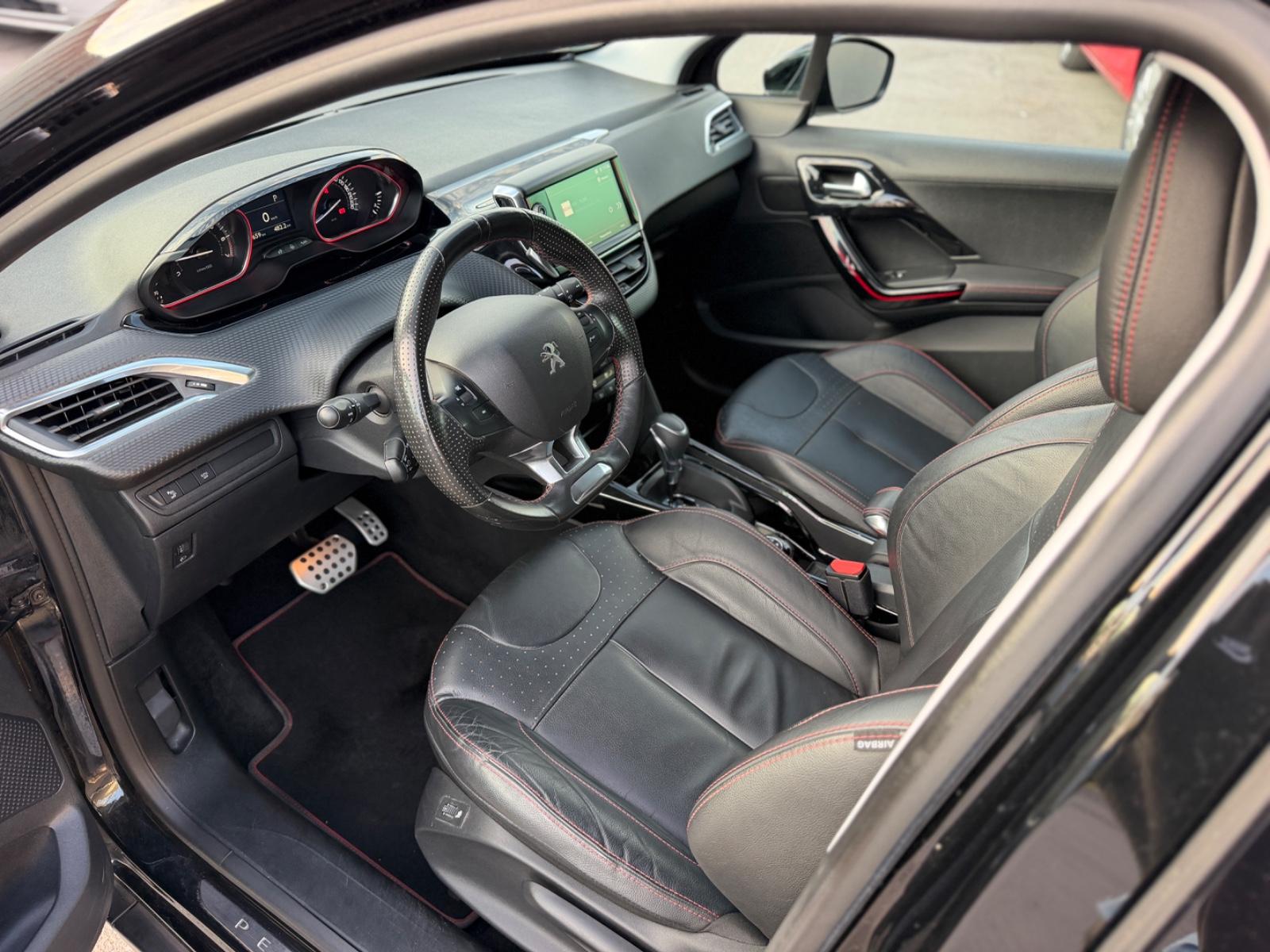 Peugeot 2008 Allure GT-Line Aut. *LEDER*KAMERA*NAVI*LED*