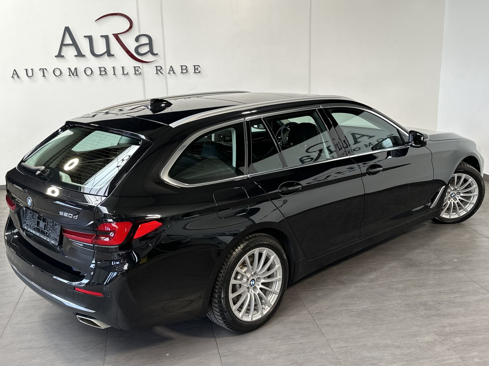 Fahrzeugabbildung BMW 520d Touring Luxury-Line NAV+LASER+PANO+HEAD-UP