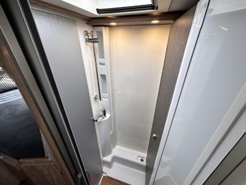 HYMER ERIBA HYMERCAR ML-T CrossOver 570 Luftfeder MAXXFAN AHK DELTA