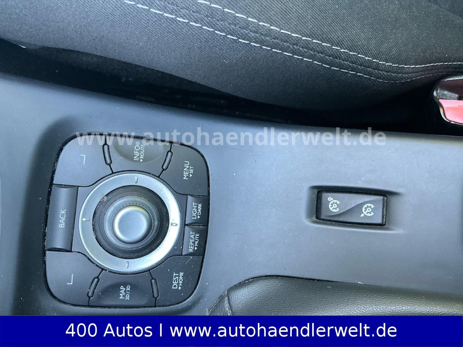 Renault Megane 2011 — photo 16