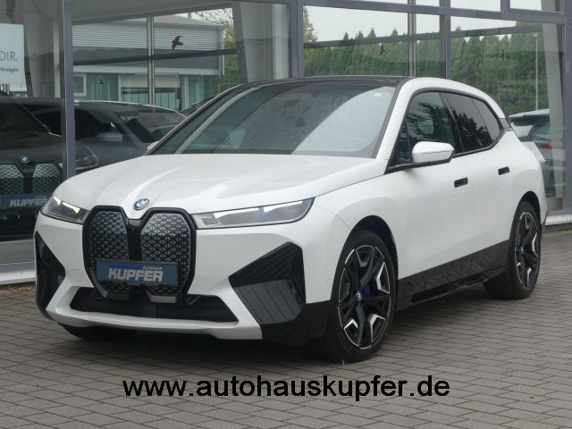 BMW iX xDrive50 Sportpak. 22″-PANO°belüf.Massage°AHK