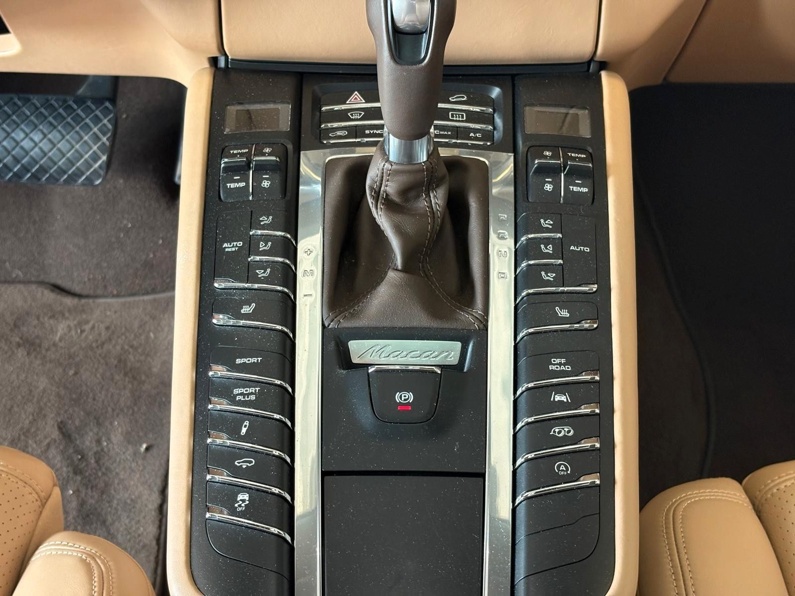 Fahrzeugabbildung Porsche Macan Turbo Scheckheft Porsche Leder exklusive