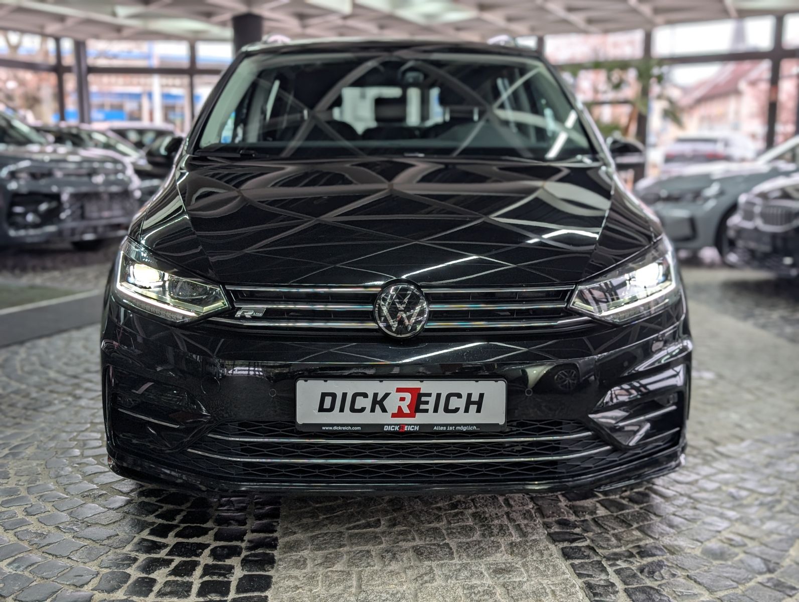 Fahrzeugabbildung Volkswagen Touran R-LINE HIGHLINE BLACK PANO AHK 7S KINDERS