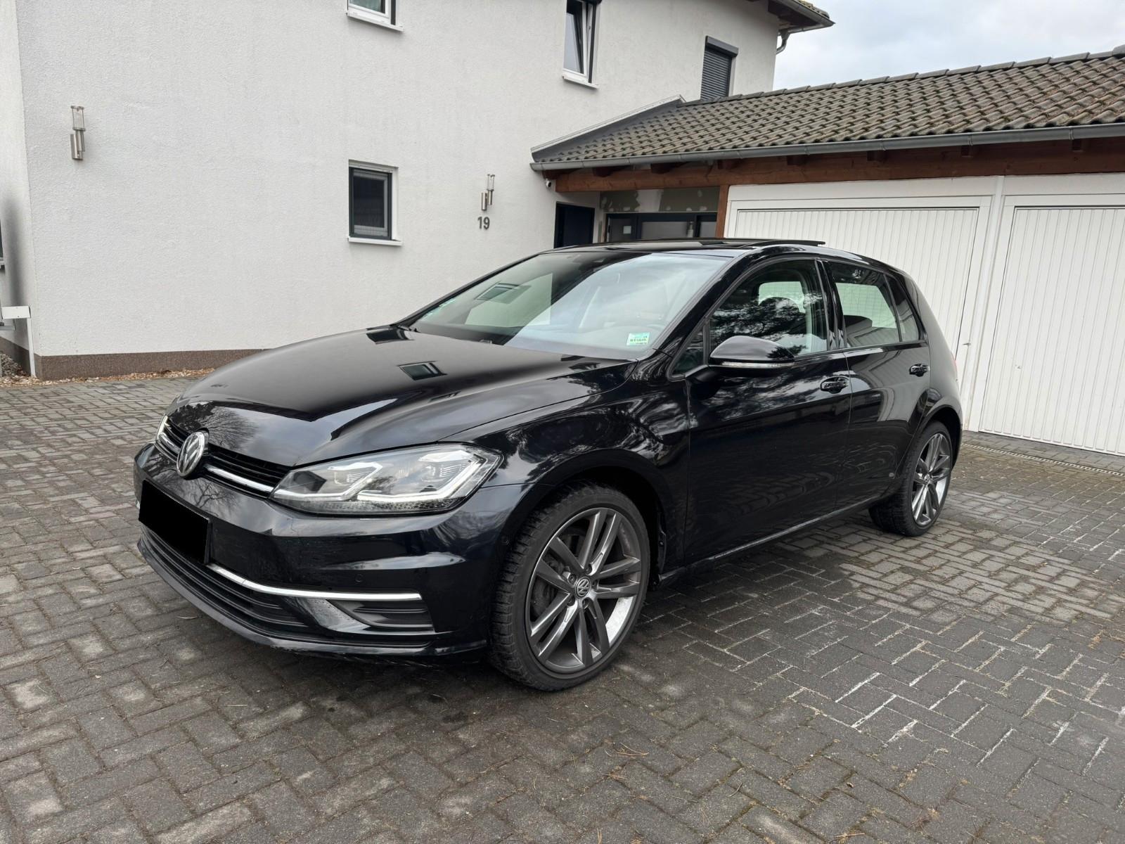 Volkswagen Golf VII 1.6 TDI ActiveInfo Pano LED R-line 18"